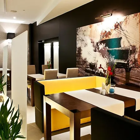 Piano Hotel