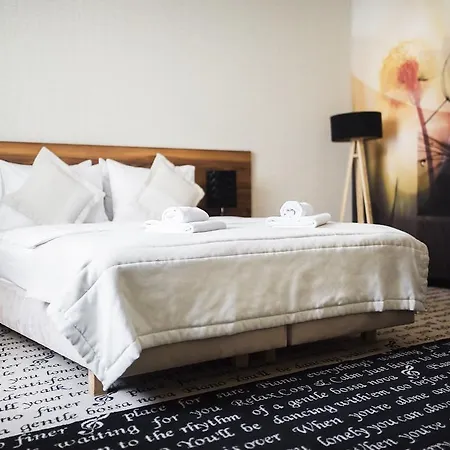 Piano Hotel